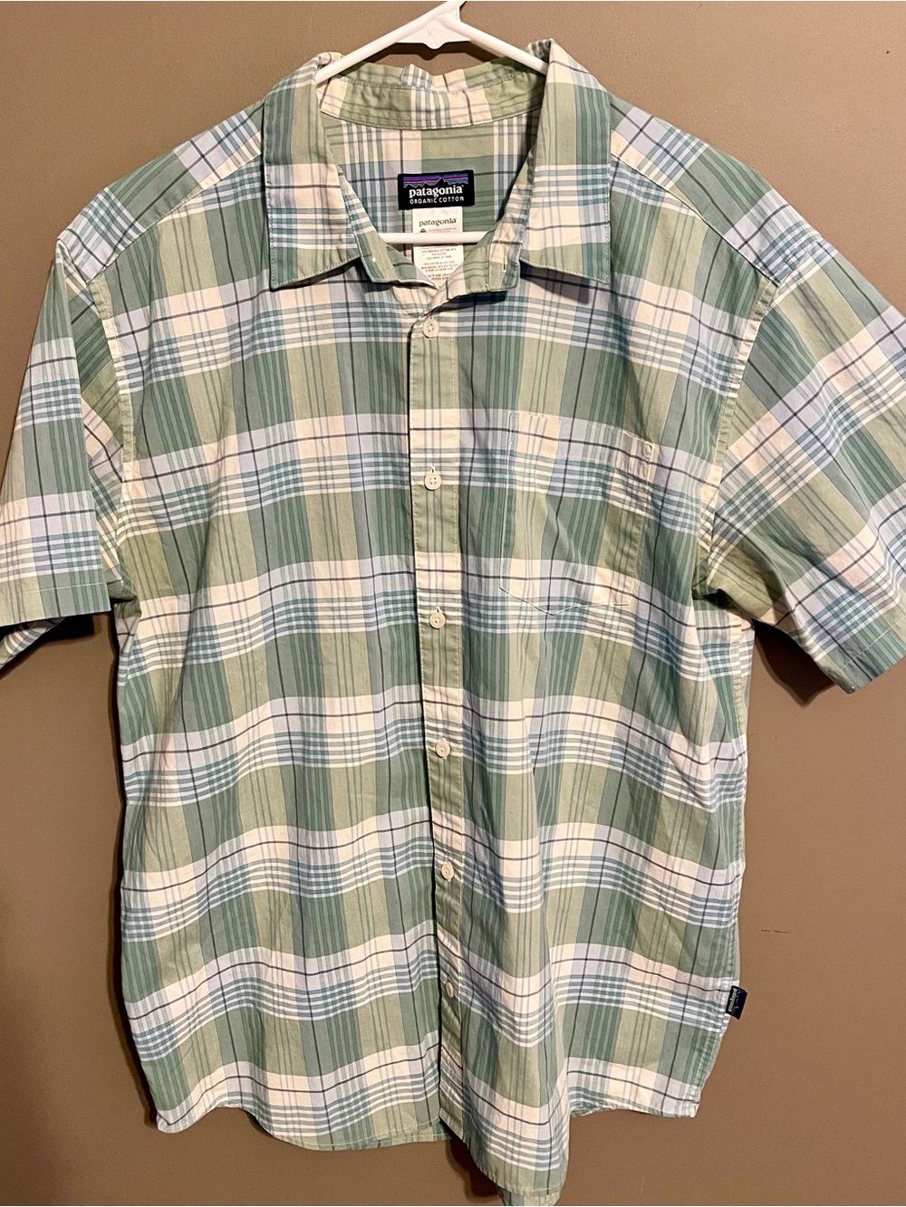 Patagonia Men's Green Plaid Short-Sleeve Shirt - Organic Cotton - size Large